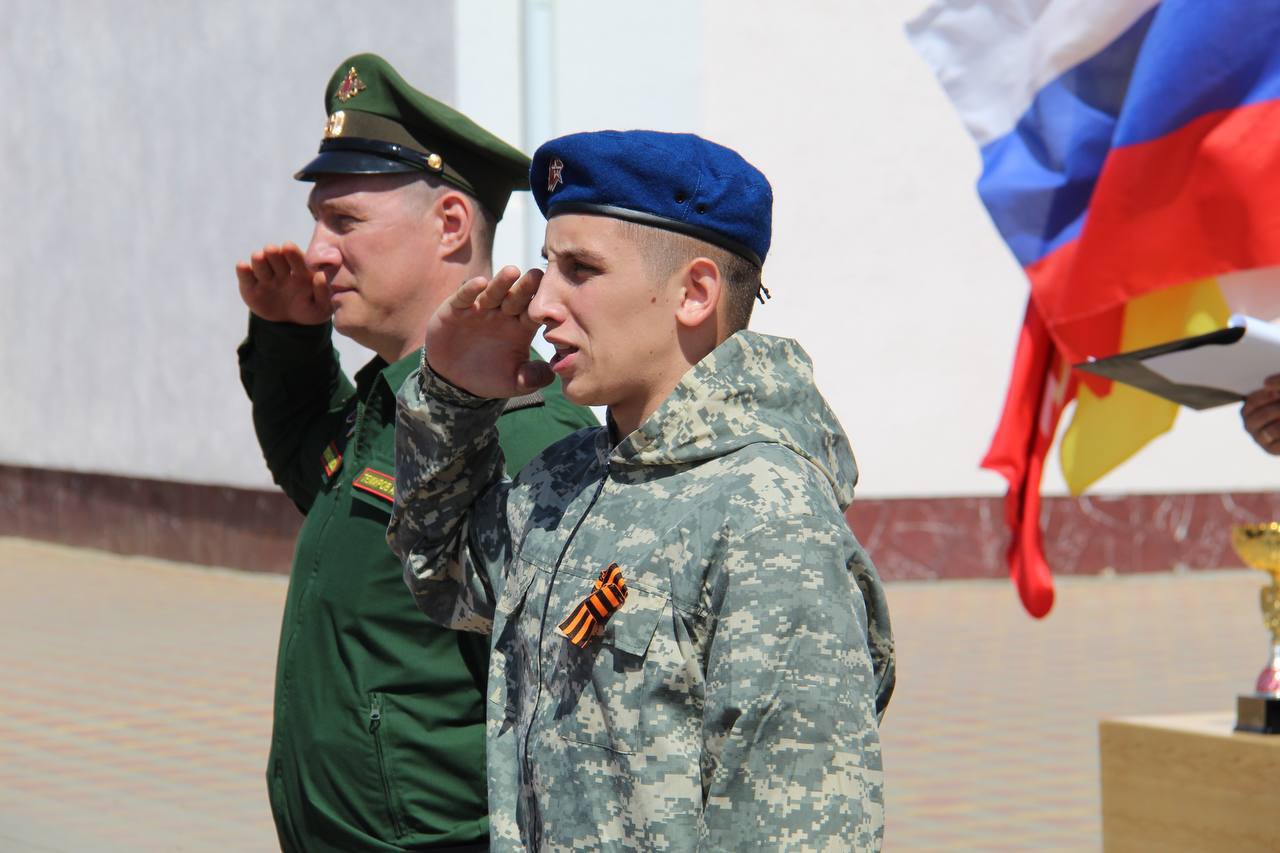 Смотр песни и строя «Равнение на Героев!».